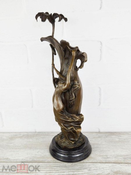 Бронзовая ваза