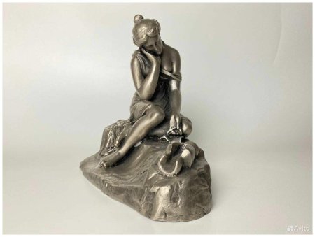 Статуэтка \ девушка с кувшином ануш\ . ефз