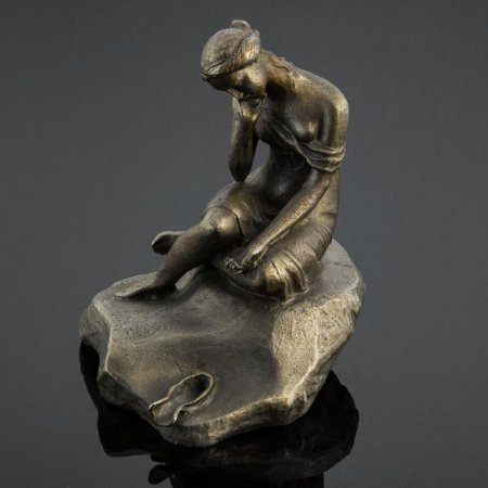 Статуэтка девушка с кувшином