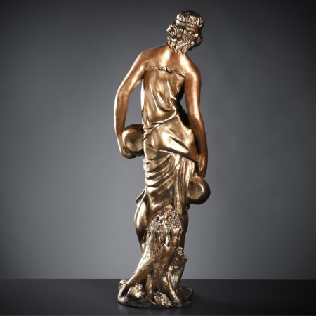 Богиня с двумя кувшинами