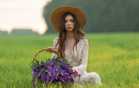 Девушка с цветами