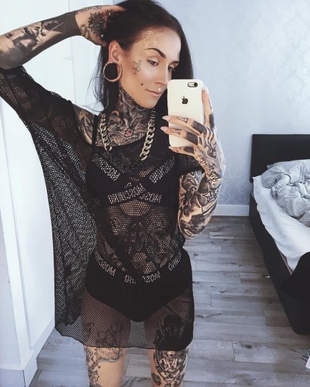 Монами Фрост беременная