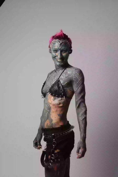 Самая татуированная женщина в мире