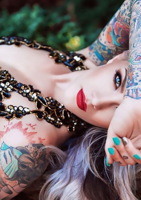 Красивые татуированные девушки
