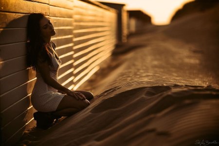 Тень девушки