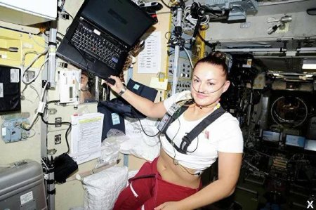 Елена Серова на МКС