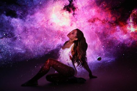 Ариана гранде космос