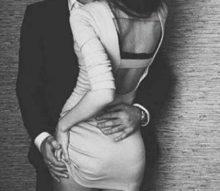 Мужские руки на талии