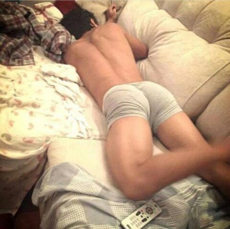 Спящие парни