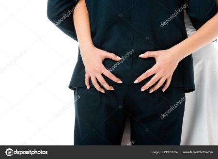 Мужская рука на попе