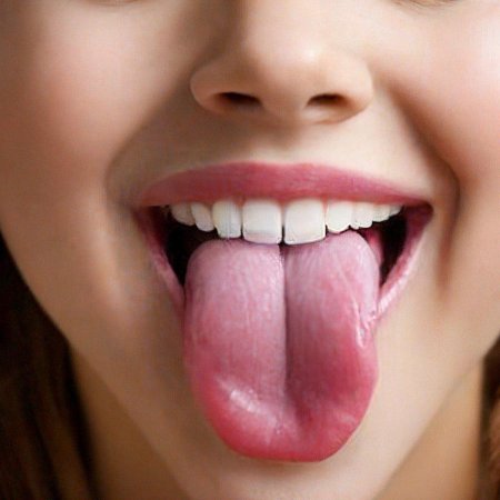 Рот с высунутым языком