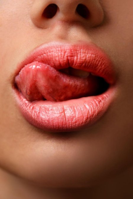 Женские губы