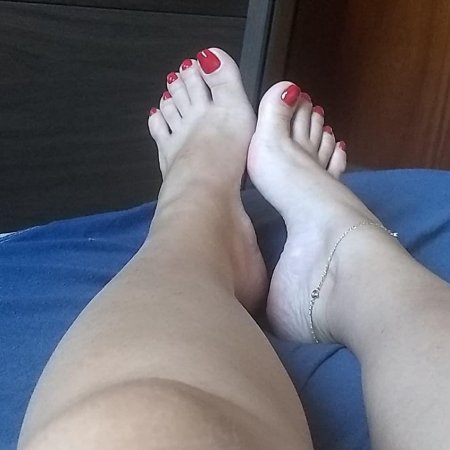 Красные ногти на ногах