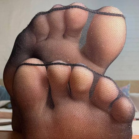 Женские ступни в колготках фетиш