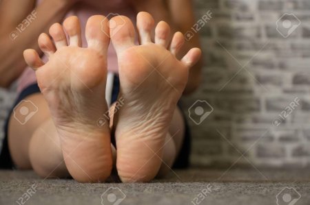 Красивые женские ступни ног