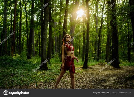 Женщина в лесу