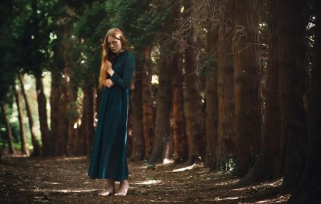 Девушка в лесу