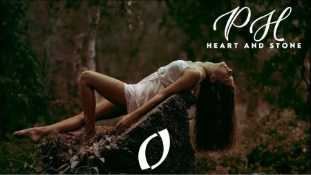 Девушки в лесу без одежды