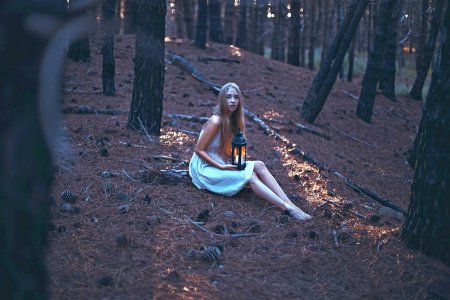 Девушка в лесу