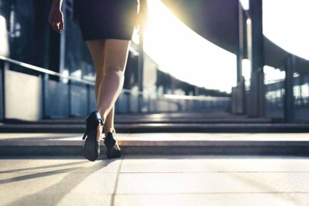 Как ходить на каблуках красиво