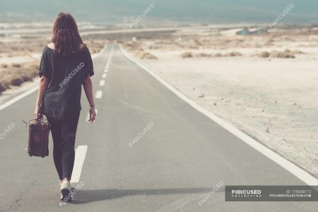 Женщина уходит