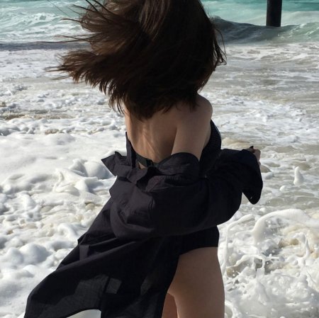 Девушка с каре