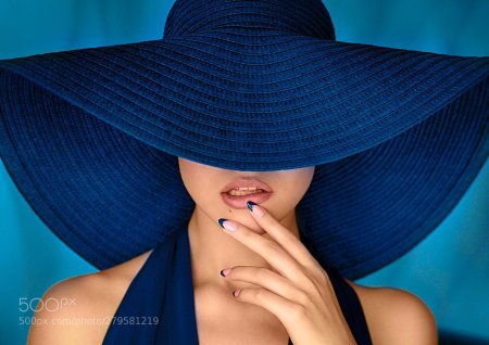 Девушка в шляпе