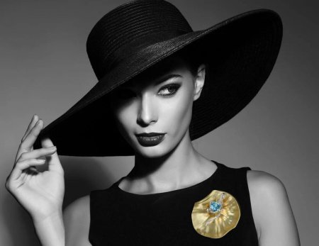 Девушка в шляпе