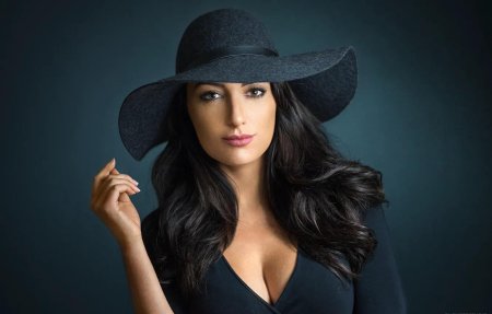 Красивые дамы в шляпках