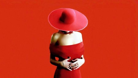 Девушка в шляпе