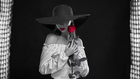 Девушка в шляпе