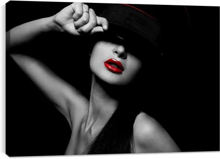 Девушка с красными губами