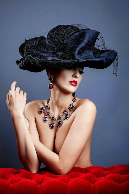 Экстравагантная женщина