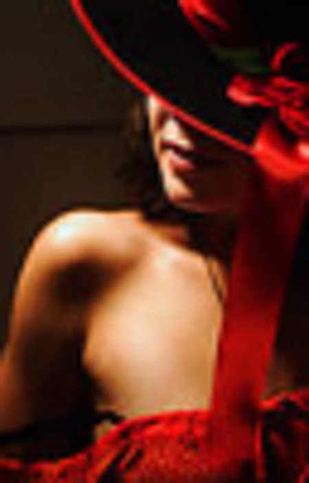 Красивые девушки в красных шляпках