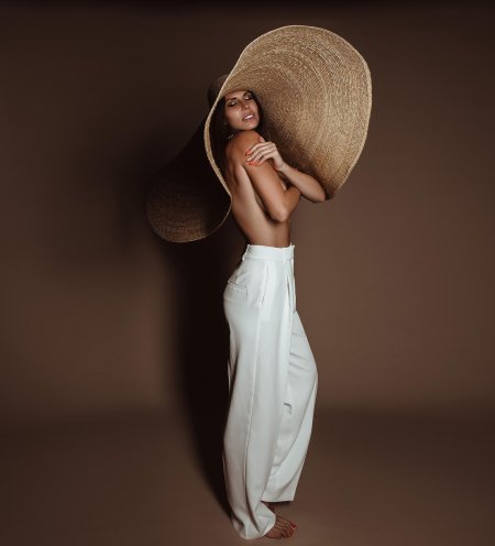 Шляпа с большими полями