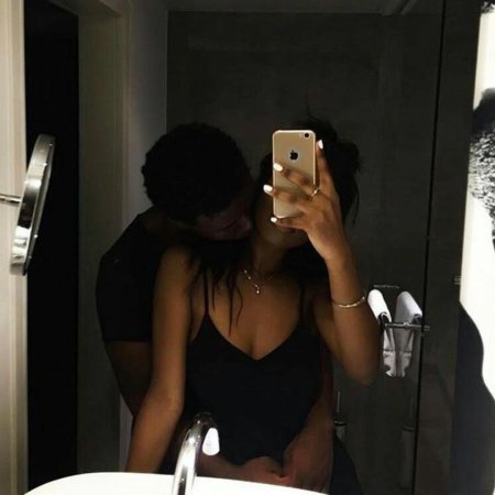 Девушка в зеркале