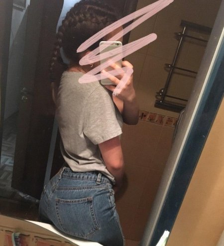 Девушка в зеркале без лица