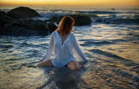 Красивые девушки на море