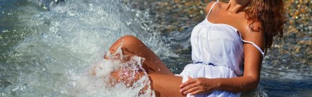 Девушка на волне