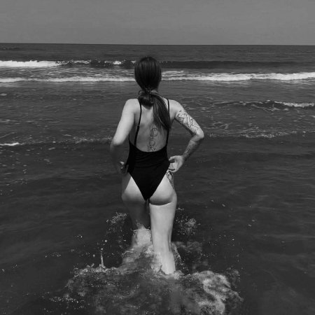 Каспийский пляж девушки