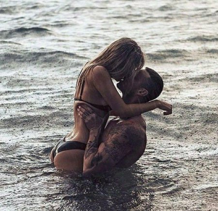 Объятия в воде