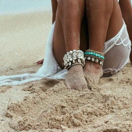 Ноги на пляже