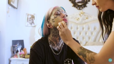 Тату на лице