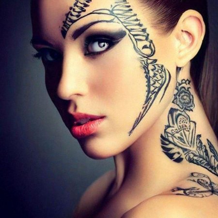 Тату на лице