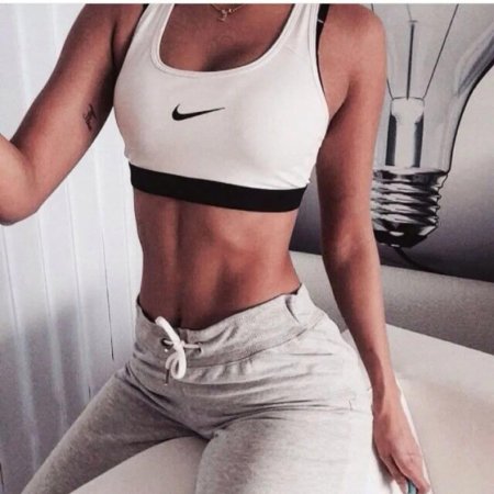 Красивая спортивная женская фигура