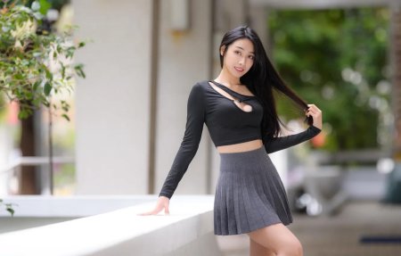 Красивая азиатская девушка