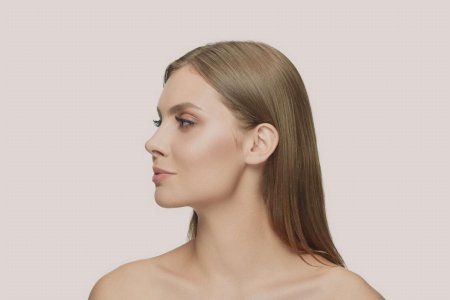 Лицо с боку