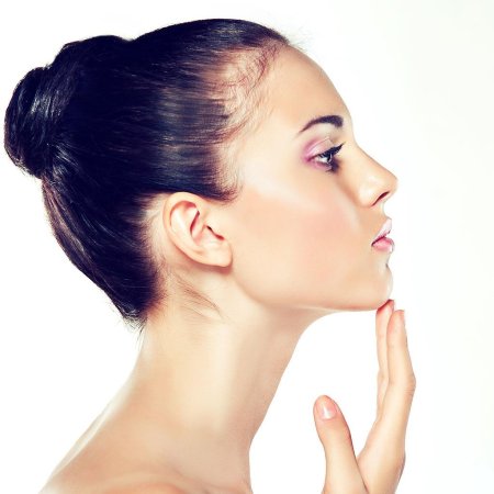 Женское лицо в профиль