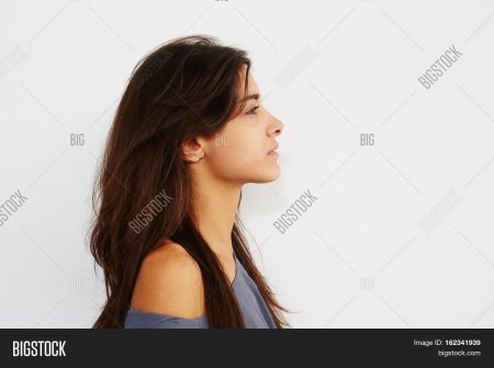 Женщина в профиль