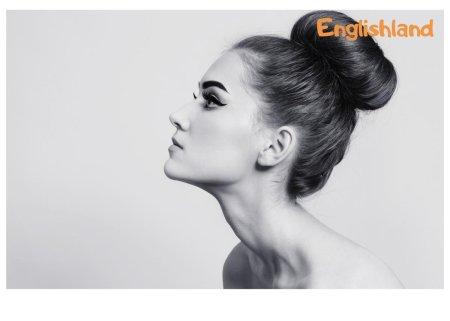 Одри Хепберн с пучком